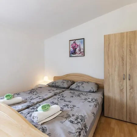 2 Bedroom Cozy In Apartment